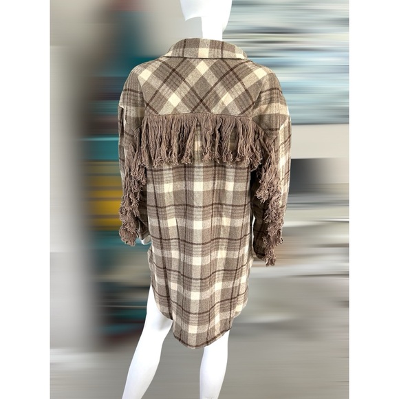 Fantastic Fawn button up fringe back shacket S M L - Picture 6 of 7